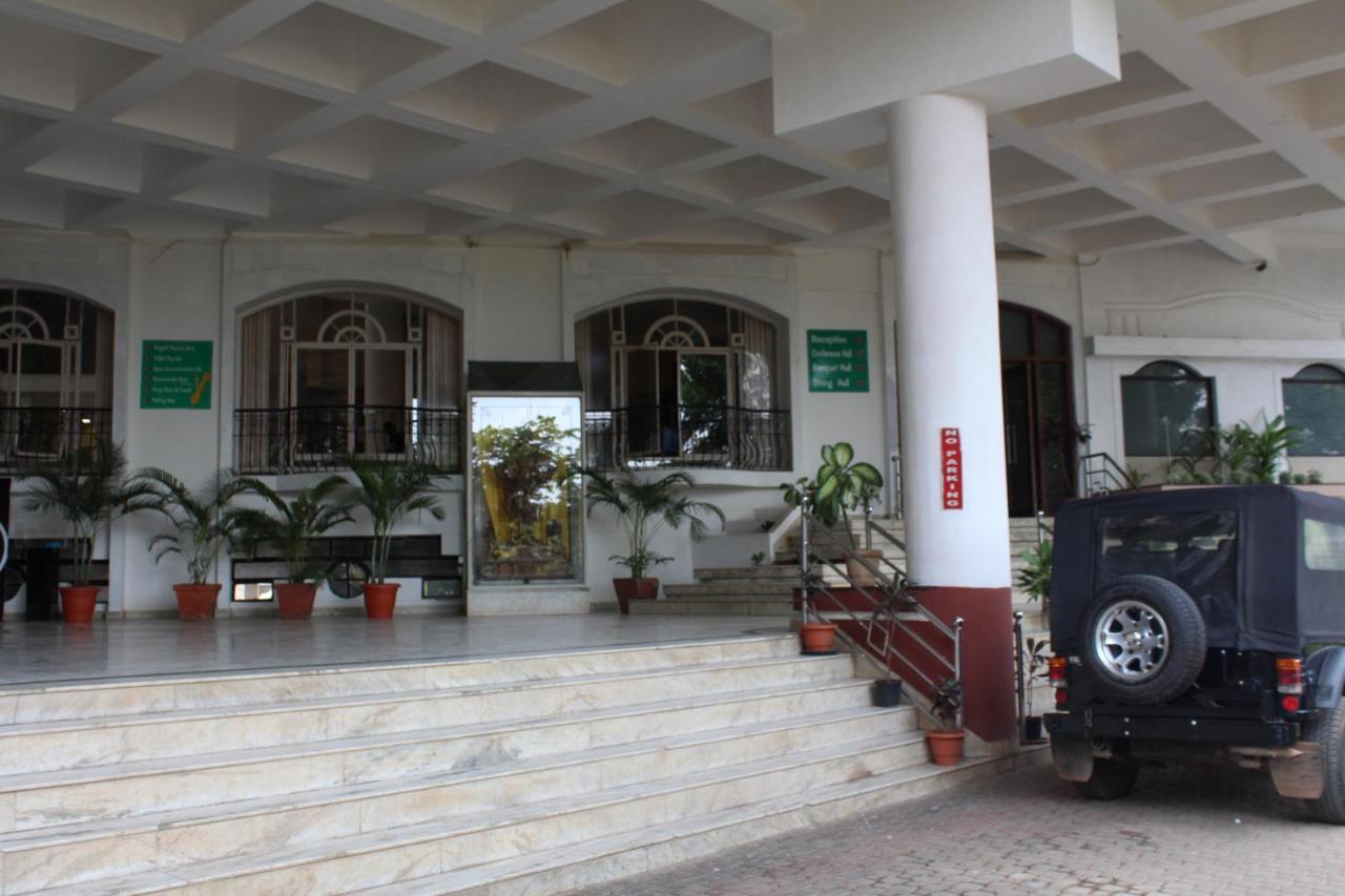 Hotel Pooja International Davangere Buitenkant foto